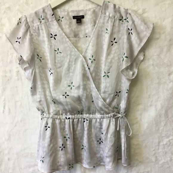 Ann Taylor Tops - Ann Taylor White Pattern Short Sleeve Top